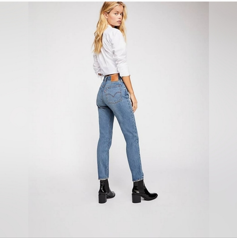 Levi's wedgie size 27